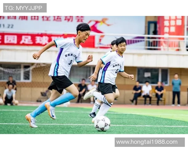 我心中的足球英雄他用激情与才华点燃了我的足球梦想